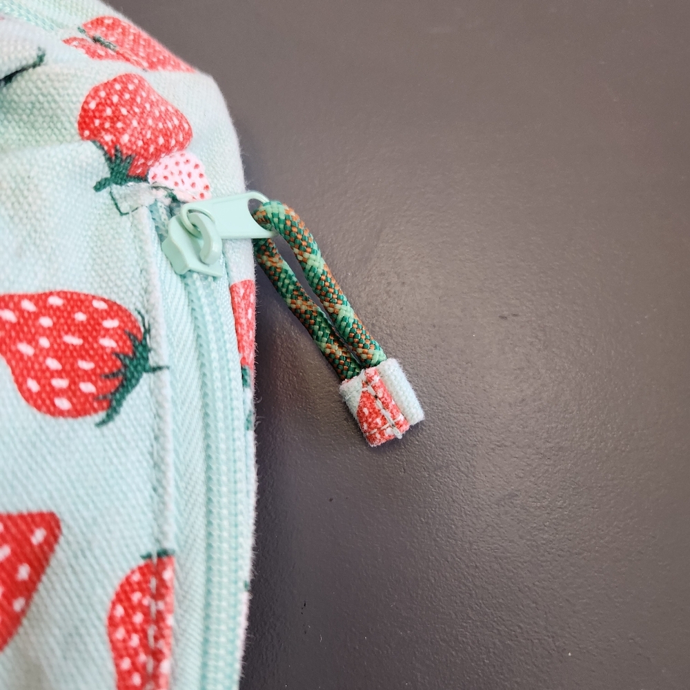 KAVU Switch Slinger Rope Bag ~ Strawberry Patch 🍓🍓🍓 Outdoor Hiking Accessory - Picture 3 of 13
